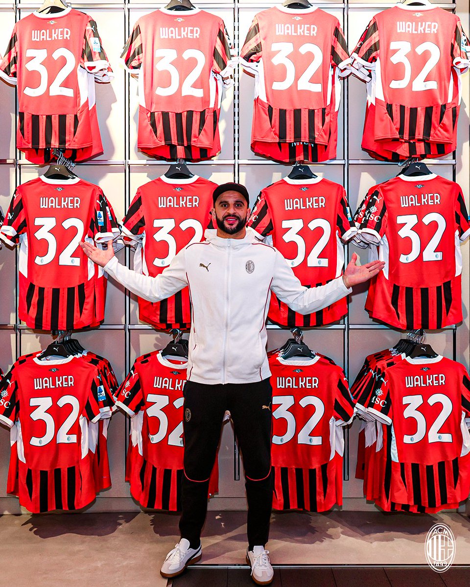 acmilan's tweet photo. Just a touch of red-n-black at our Via Dante Flagship Store 🔴⚫

#SempreMilan https://t.co/AkoQla0v7o
