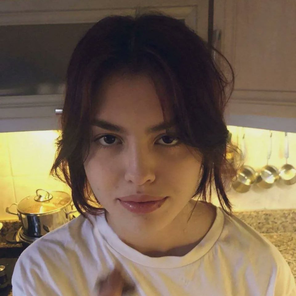 Sizin yaşayamadığınız yaşlarınızın hüznünü her bir yaşımda taşıyacağım. Yakında 18 olacağım, benden büyüktünüz ama gün gelecek sizden büyük olacağım çok yazık. #ikbaluzuner #aysenurhalil