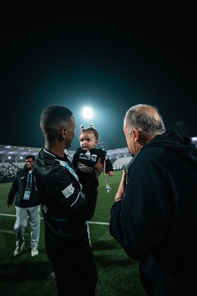 RobertRenan10's tweet photo. Hoje foi um dia especial ! Minha pequena esteve no estádio pela primeira vez para me ver jogar e ainda saímos com a vitória! 🩷 https://t.co/bqTbkMcVet