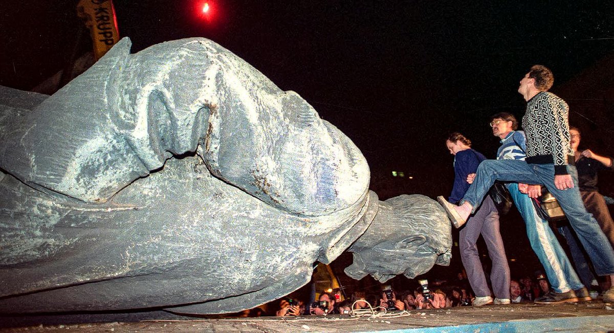 Russian dissident and journalist <a href="/vkaramurza/">Vladimir Kara-Murza</a> has a message for the West: we must be ready for Russian to fall. Read more in our winter issue, In Search of Our Narratives: buff.ly/3E3fdwZ 
#GuidingNarratives