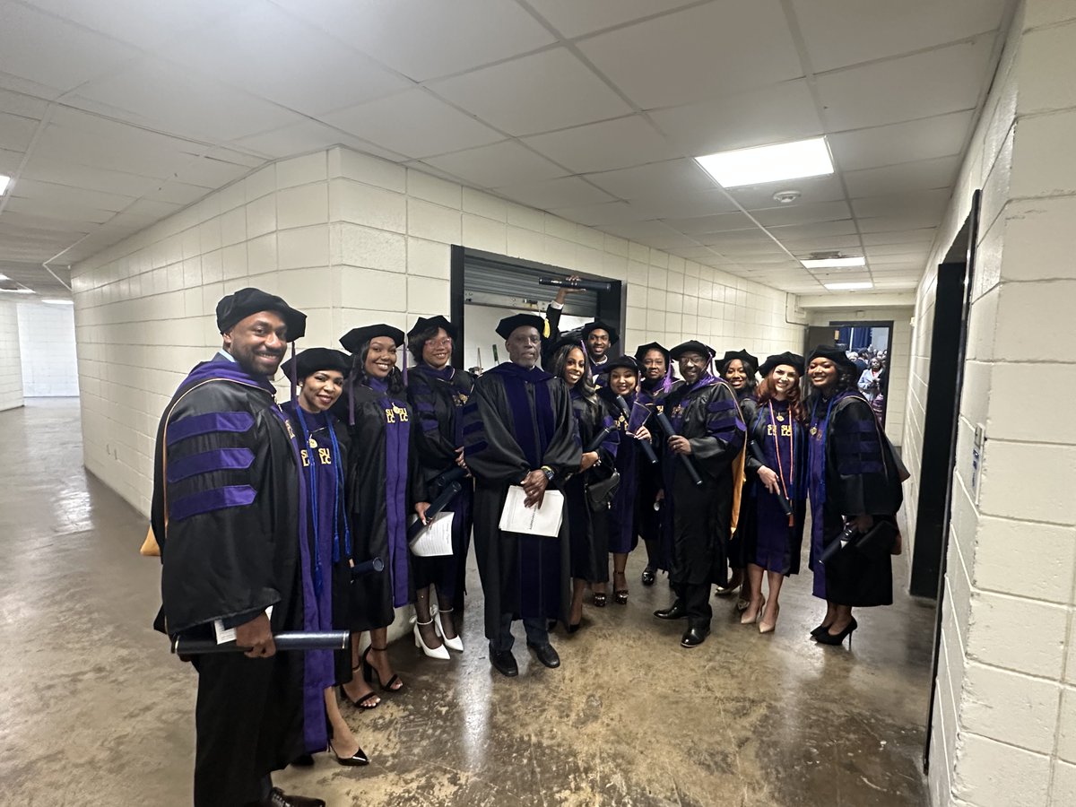SouthernULaw's tweet photo. Congratulations our Fall 2024 graduates! Your hard work and determination has paid off. We can’t wait to see the amazing things you’ll accomplish!  #SULC #LawyerLeaders #AnalysisMatters #SeriousnessofPurpose https://t.co/XtFpryiKPB