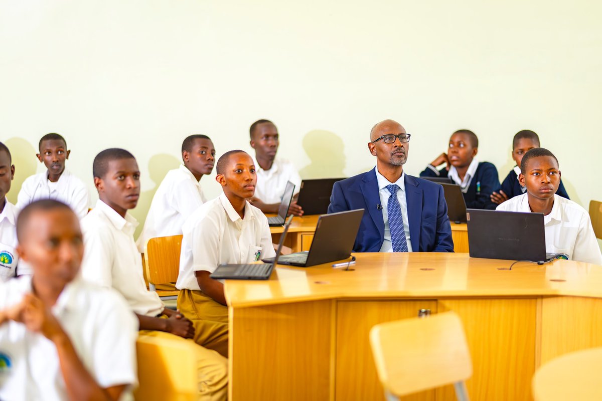 What’s an Education Minister’s schedule like? Rwanda’s Minister of Education Hon. Joseph Nsengimana allowed us to interrupt his busy schedule. We did a school tour with him, watched him ask the hard questions during the tour, we even attended class with him 😊. 

Amid it all, we