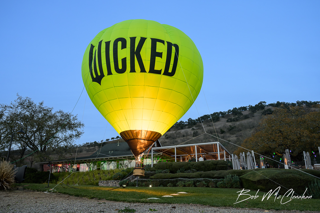 BobMc's tweet photo. Last month, Mumm held a secret party for the cast and crew of Wicked. They had a Wicked balloon, pink and green themed tastings, and lots of delicious bubbles. https://t.co/UDyZE0IGBR