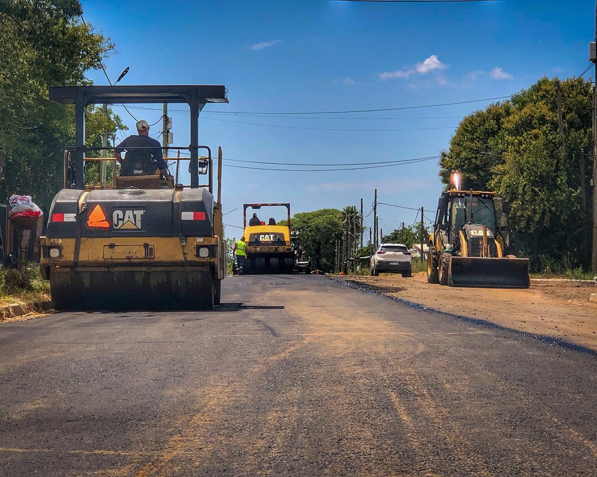 id_salto's tweet photo. 🚧𝐀𝐒𝐅𝐀𝐋𝐓𝐀𝐃𝐎 𝐄𝐍 𝐀𝐕𝐄𝐍𝐈𝐃𝐀 𝐈𝐍𝐒𝐓𝐑𝐔𝐂𝐂𝐈𝐎𝐍𝐄𝐒🚧

Continuamos trabajando para transformar barrio Artigas con obras de asfaltado en avenida Instrucciones del Año XIII 💪

✅ Mejor transitabilidad
✅ Más seguridad
✅ Mayor calidad de vida para los vecinos

#CarpetaAsfáltica #ObrasPúblicas #BarrioArtigas #ExtremoEste
