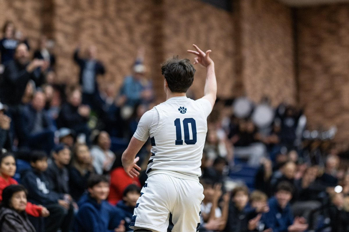 LoyolaAthletics's tweet photo. Captain Merik. 

Despite suffering a season-ending knee injury earlier this month, @LoyolaBB senior captain Merik Bernstein ’25 was able to suit up and got the start on his Senior Night — draining a three in his final game as a Cub. 

#LoyolaBasketball | #C4L https://t.co/zgoktmhqWB