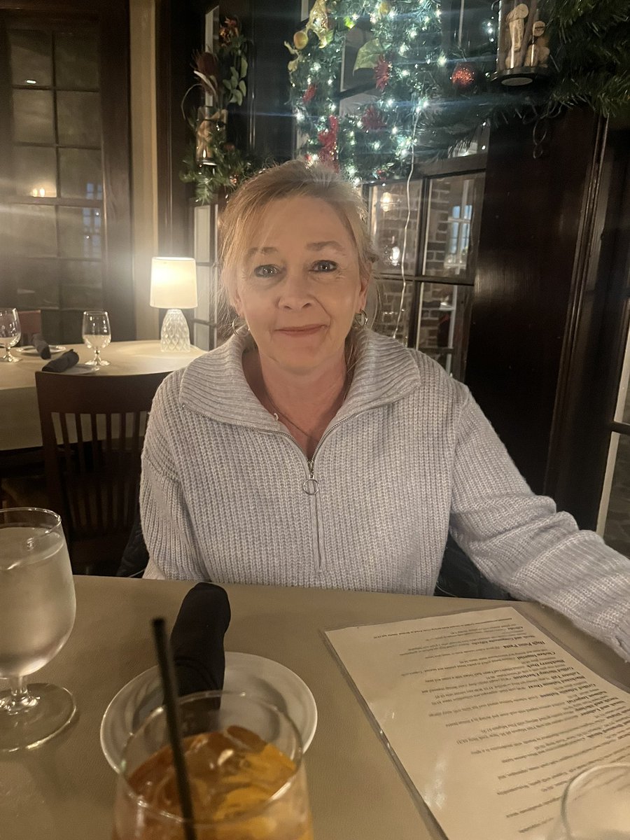 My Dinner Date!!!!
Just have to keep an eye on my dessert!!