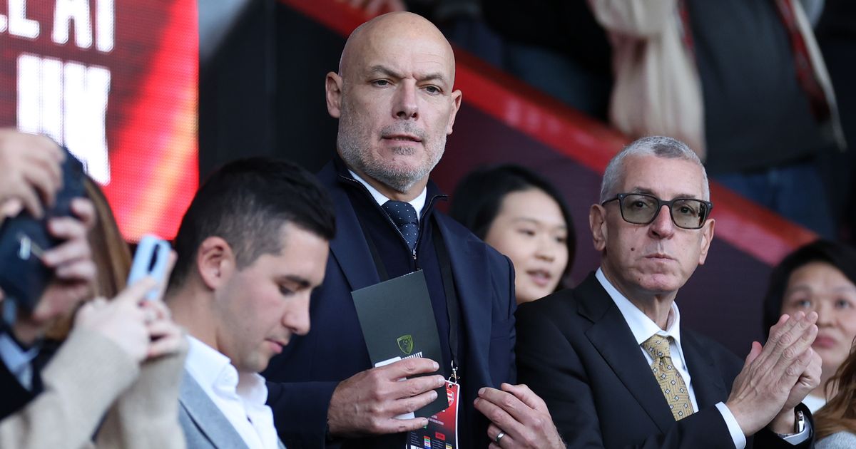 Two years into Howard Webb’s reign as referee supremo, Premier League clubs are impatient for change ⏱️

✍️|<a href="/johncrossmirror/">John Cross</a>

mirror.co.uk/sport/football…