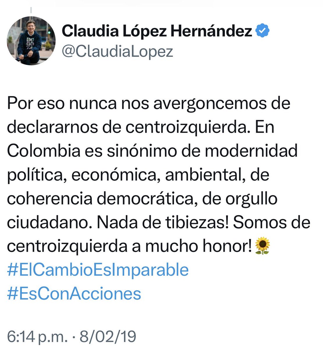 VickyDavilaH's tweet photo. Les presento a Claudia López siendo Claudia López. Solo hechos reales. 

2013 Claudia decía: “yo también me considero de centro derecha”
2107 Claudia decía: “estamos construyendo una coalición de centro”
2019 Claudia decía: “nunca nos avergonzaremos de declararnos de centro izquierda”
2022 Claudia decía: “yo voté por Petro… volvería a votar por él”, o sea, Claudia es de esa izquierda destructiva que quiere acabar con Colombia y que lo está haciendo. Hoy ataca a Petro pero si lo necesita en su carrera por la presidencia volverá con él. Claudia es Petro. 

Una camaleona, una veleta. Una política profesional en la que no se puede confiar. 
@ClaudiaLopez 

Miren todas las imágenes aquí👇