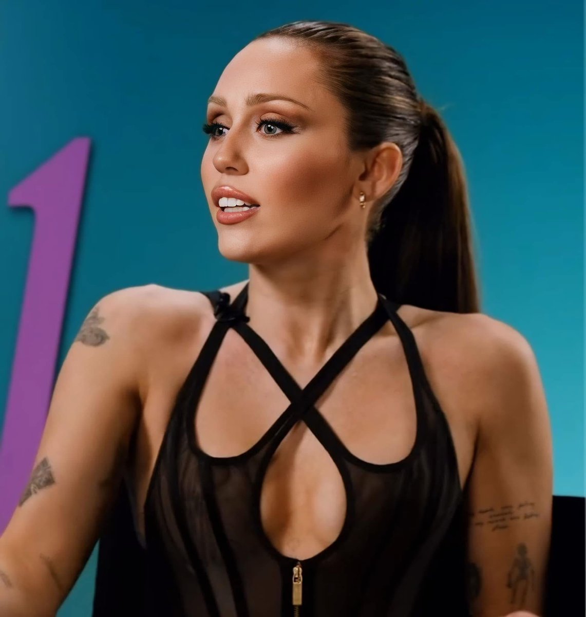 Indie5051's tweet image. Miley Cyrus estrena nuevo look