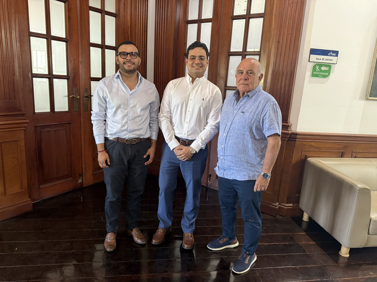 Luis Magin Guardela, nuevo Presidente de la Junta Directiva de la Cámara de Comercio de Barranquilla.

En la sesión ordinaria de la Junta Directiva de la CCB, celebrada hoy, fue elegida por unanimidad la nueva Mesa Directiva que encabezará el organismo durante el periodo 2025.