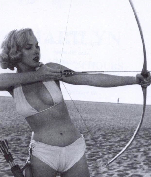 @TheCinesthetic Marilyn Monroe practicing archery, 1951. https://t.co/kEAwsPkyfA