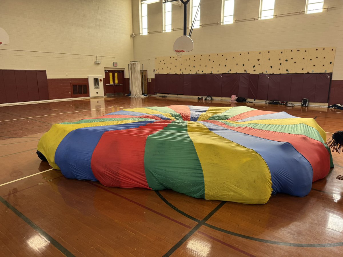 NNPSHPE's tweet photo. On their last day of high school #PhysEd Ms. Richardson’s students at @WarwickRaiders chose to play with the parachute.
#highschooPE #parachutegames #kidsatheart #parachuteinhighschool #funinPhysEd https://t.co/flCQkm8YSv