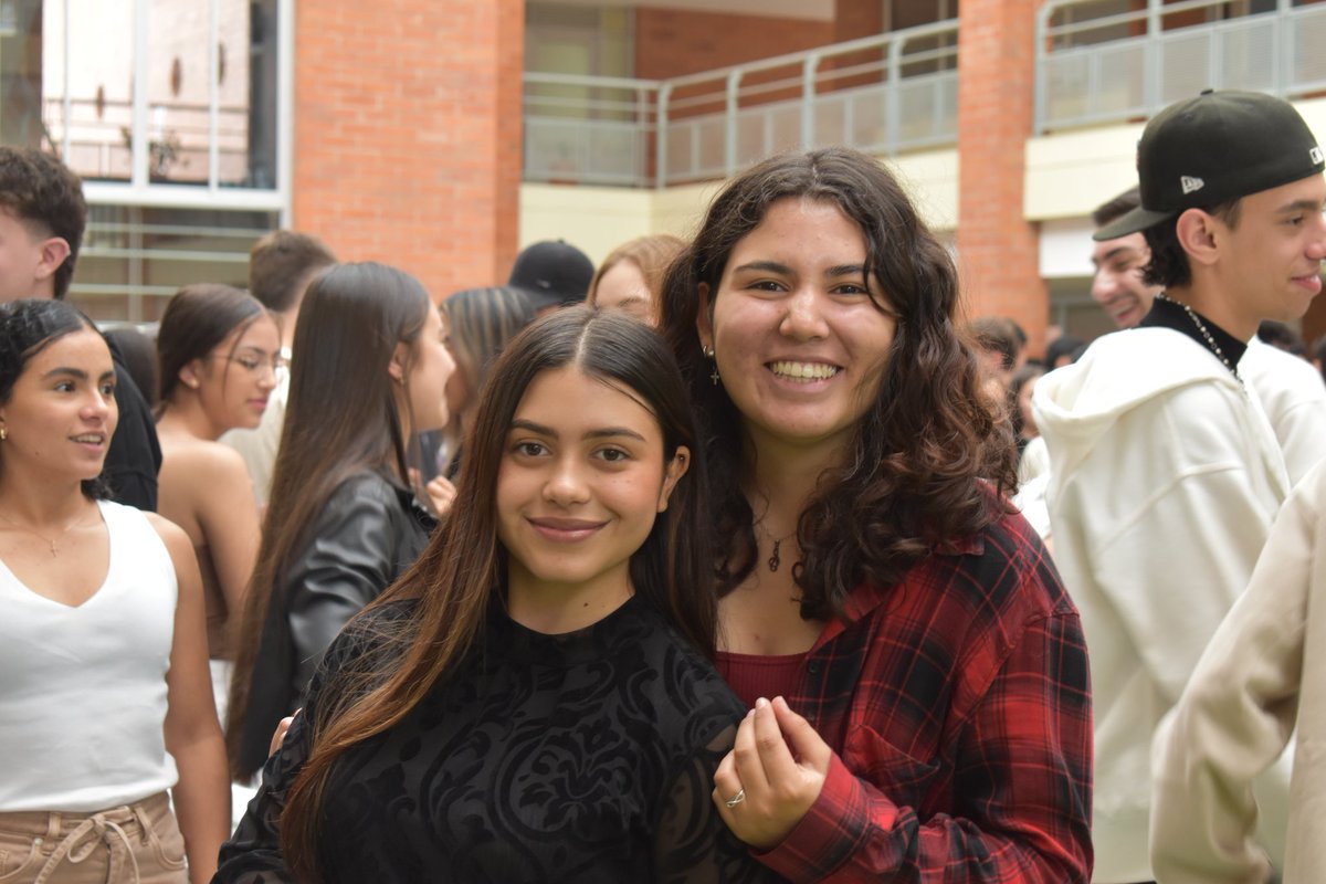 uconiano's tweet photo. 🎓✨ ¡Bienvenidos al comienzo de una gran aventura!
Hoy dimos la bienvenida a nuestros nuevos estudiantes con una jornada llena de aprendizajes y mucha energía. 🌟
Estamos emocionados de verlos crecer y alcanzar sus metas. 💚
#uconiano #uco #regresoaclases #inducciones https://t.co/ttLcH1WnUF