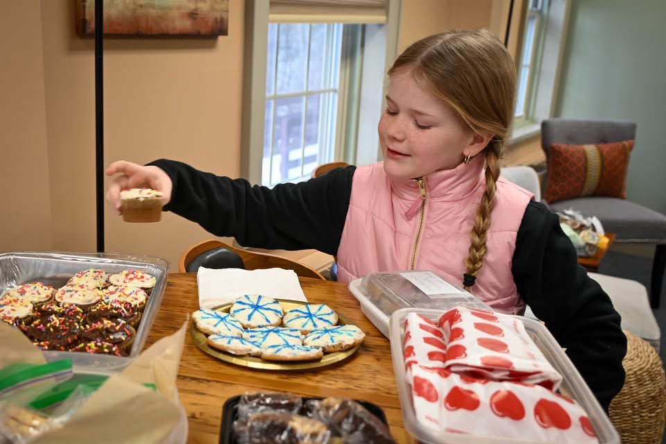 CrossrdsAcademy's tweet photo. Today, the 4th-8th grade Student Cabinet hosted a fundraiser to support schools impacted by the LA wildfires. All proceeds will go to the Red Cross for the cause! Thank you, Crossroads families, for your support in this important student-led initiative! https://t.co/s2yo4NNeRG