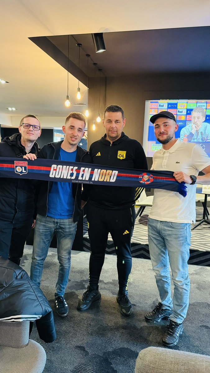 Quentin_Hnq's tweet image. Quelques mots suffiront.

J’ai énormément d’affection pour vous. C’était la première fois, dans ma vie de fan, que je m’étais autant attaché à un entraîneur.

Humainement parlant, vous êtes quelqu’un de formidable et de respectable.

Je ne me fais pas de souci pour votre avenir.…