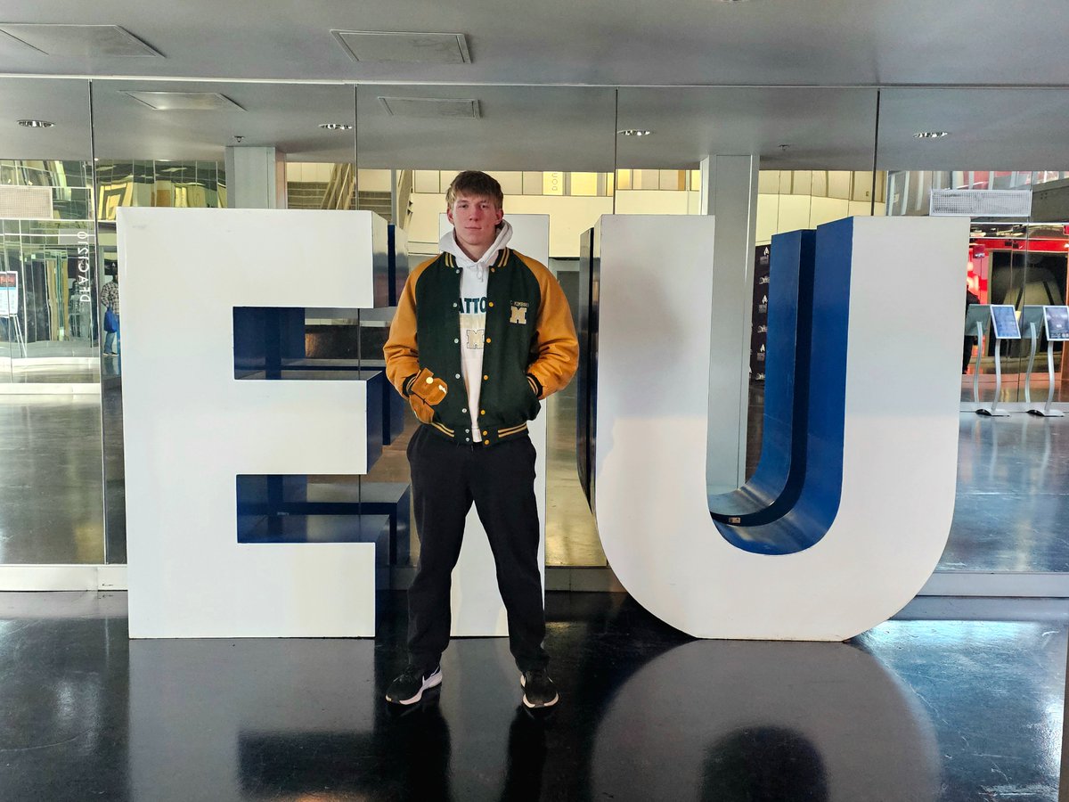 Cale Kimbro (@kimbro_cale) on Twitter photo After a great conversation with Coach Wilkerson in December and a visit today, I'm ready to officially announce my commitment to EIU. I feel incredibly blessed for the opportunity and ready to get to work.
<a href="/FB_Coach_Wilk/">Chris Wilkerson</a> <a href="/CoachGeier_/">Collin Geier</a> <a href="/EIU_FB/">Eastern Illinois Football</a> <a href="/jarad_kimbro/">Jarad Kimbro</a> <a href="/MattoonFootball/">Mattoon Football</a> After a great conversation with Coach Wilkerson in December and a visit today, I'm ready to officially announce my commitment to EIU. I feel incredibly blessed for the opportunity and ready to get to work.
<a href="/FB_Coach_Wilk/">Chris Wilkerson</a> <a href="/CoachGeier_/">Collin Geier</a> <a href="/EIU_FB/">Eastern Illinois Football</a> <a href="/jarad_kimbro/">Jarad Kimbro</a> <a href="/MattoonFootball/">Mattoon Football</a>