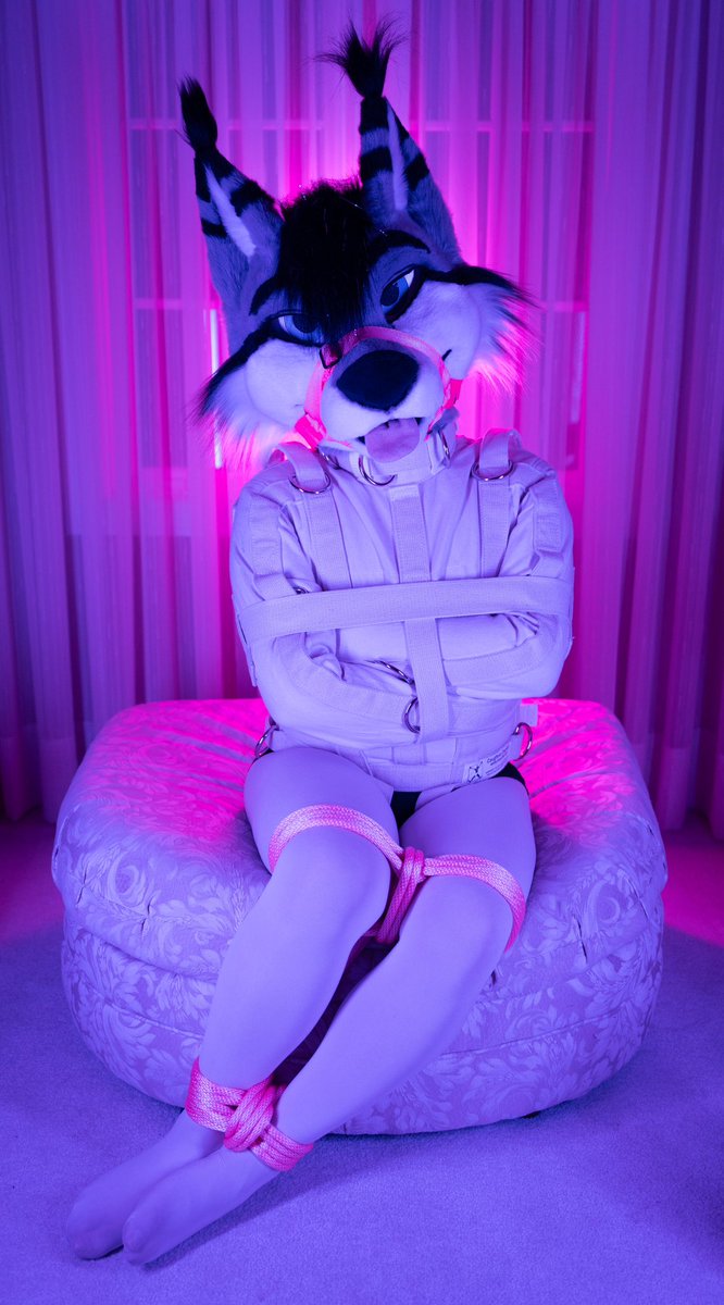 I love Pink 🩷!!!!!!!!…
.
.
…rope and straitjackets! 👉👈
#MFYMonday 

📸 <a href="/AlpineDeerWolf/">Alpine</a> 
🐺 <a href="/MFYAfterDark/">MFY AfterDark.</a>