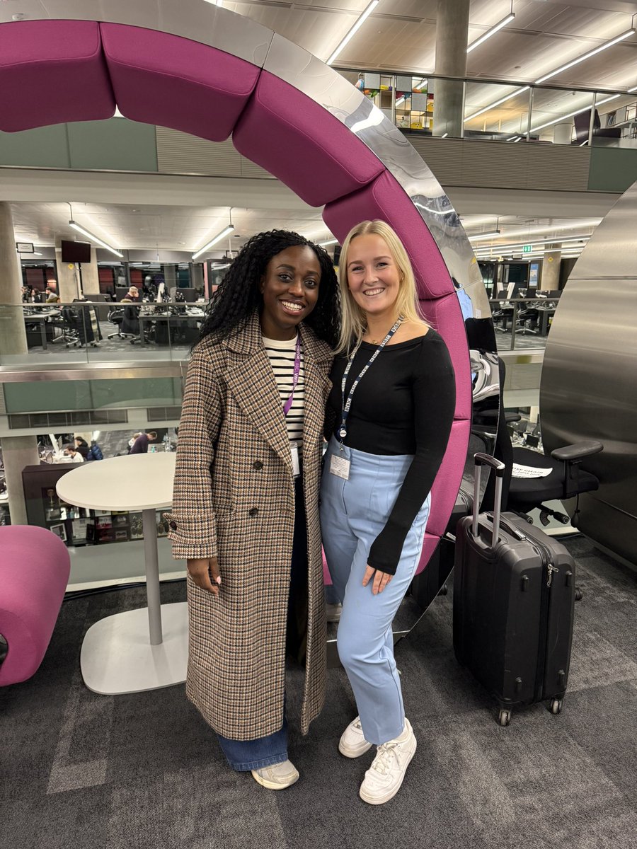 The nicest traitor ever🤍

Never have I seen such a big queue for pictures then when Minah walked in the building today ✨
#TraitorsUK