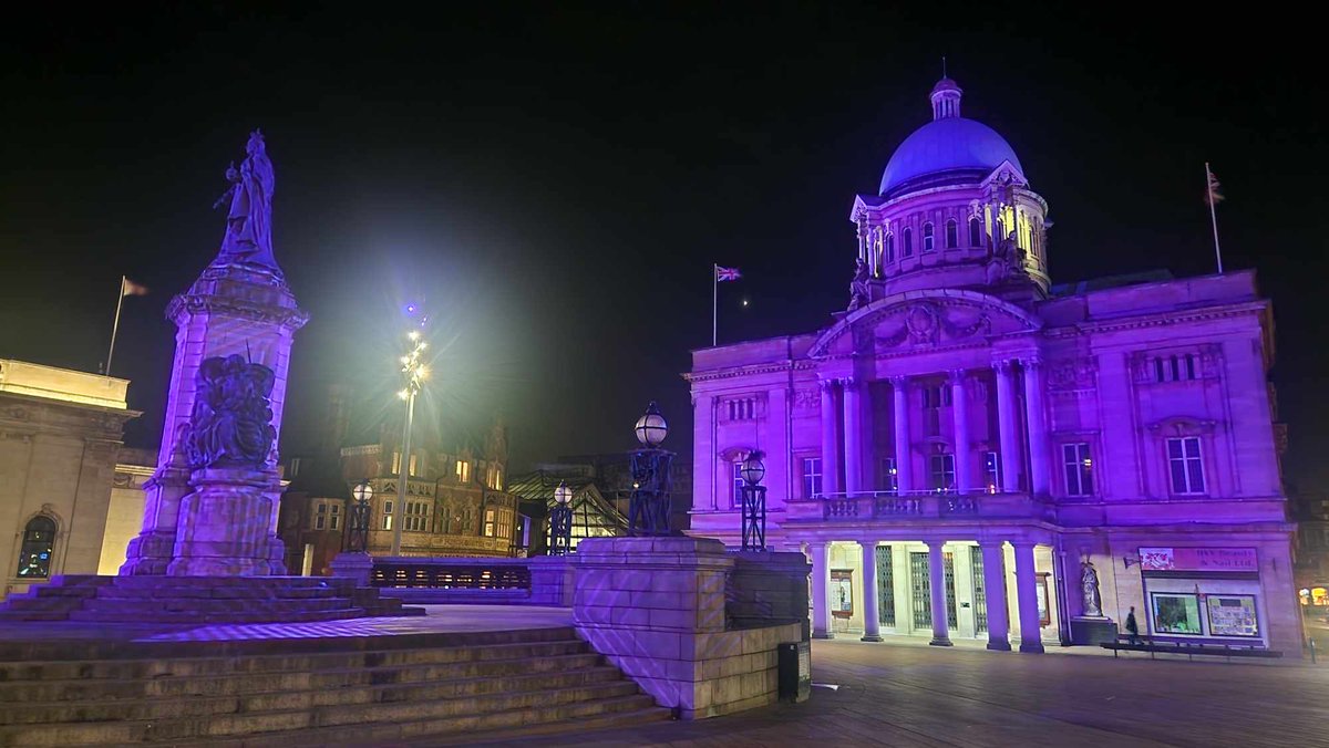 This evening, on #HolocaustMemorialDay, we #LightTheDarkness 🕯️ to commemorate the 80th anniversary of the liberation of  Auschwitz. 
We remember all the victims and stand against prejudice, hatred, and all forms of abuse and discrimination💜

#HMD2025
#Hull