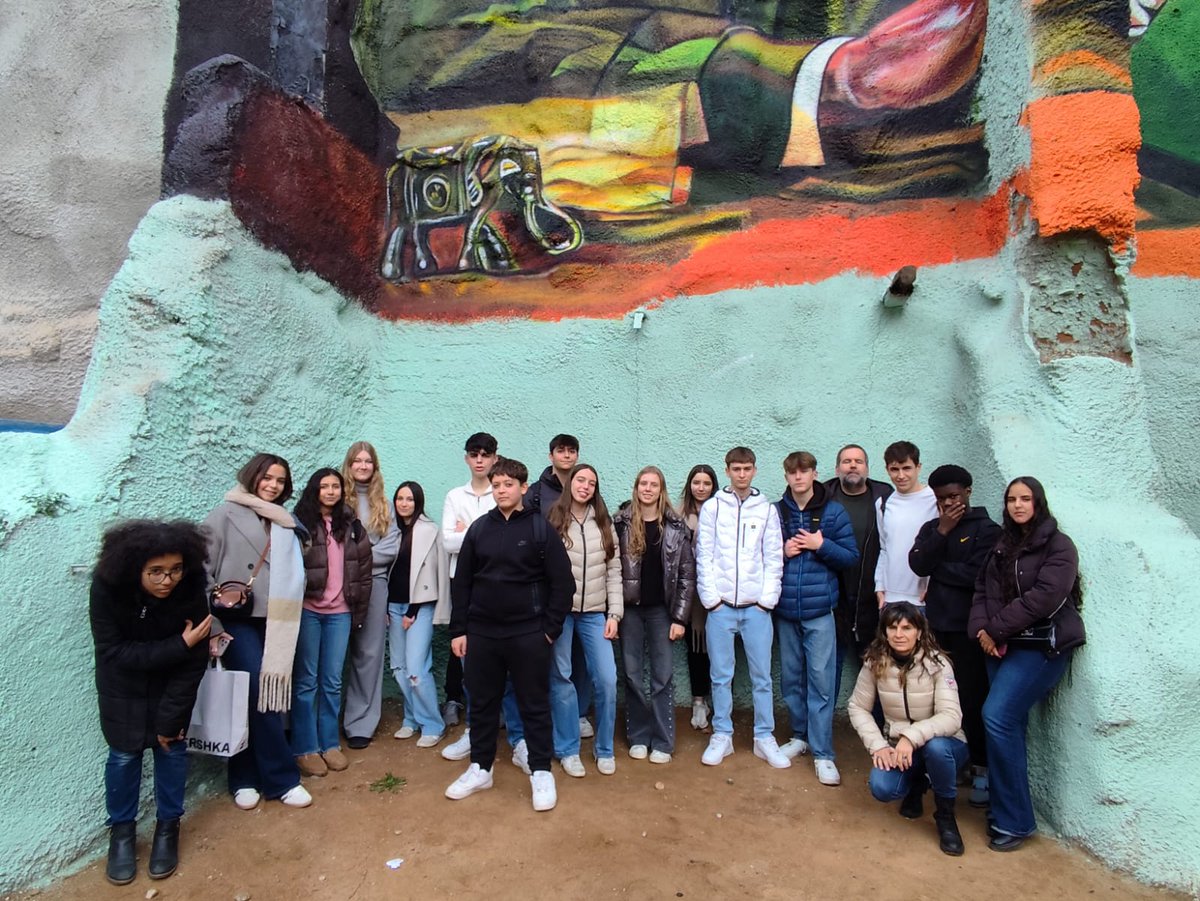 L'alumnat de La Plana ha participat avui a la jornada commemorativa del 80 aniversari de l'holocaust: "Per un futur millor" que aquest any té la seva seu  a Manresa. Amb aquest projecte es vol donar visibilitat a la memòria de les víctimes. 

 #BatxilleratLaPlana #LaPlanaMola