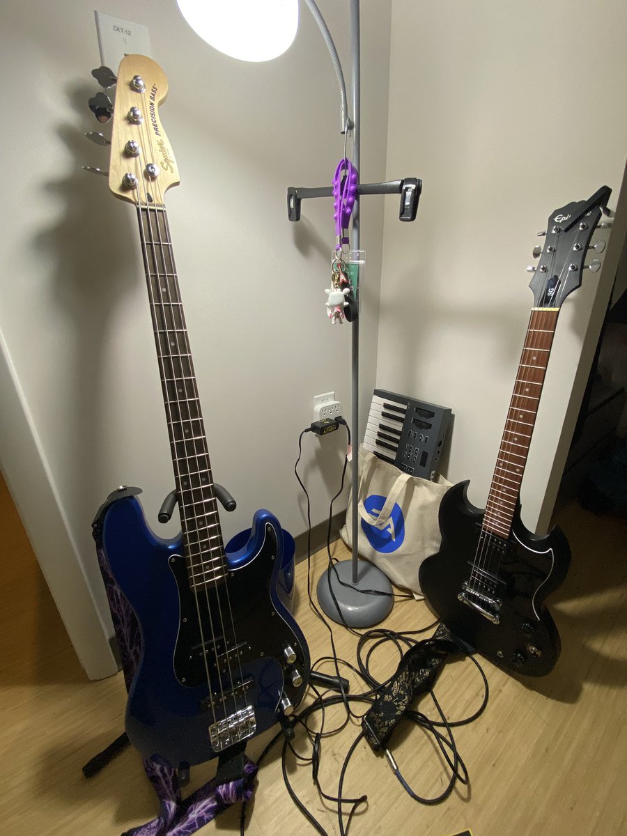BlankCurio's tweet photo. FIRST TIME BASS WOOOO :3 https://t.co/0wJr0BoYe8