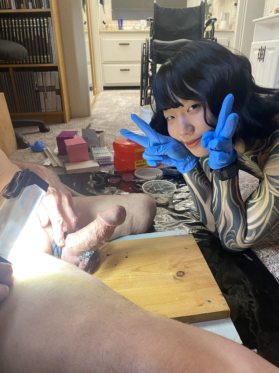 TheEmberLuna's tweet photo. PSA you can use brad nails around the balls (nailed through the scrotum) to serve as cages so the testes don’t move around when putting needles through them 💉🩸

lovely session with @SupremeGGemini https://t.co/eHu2jadQhs