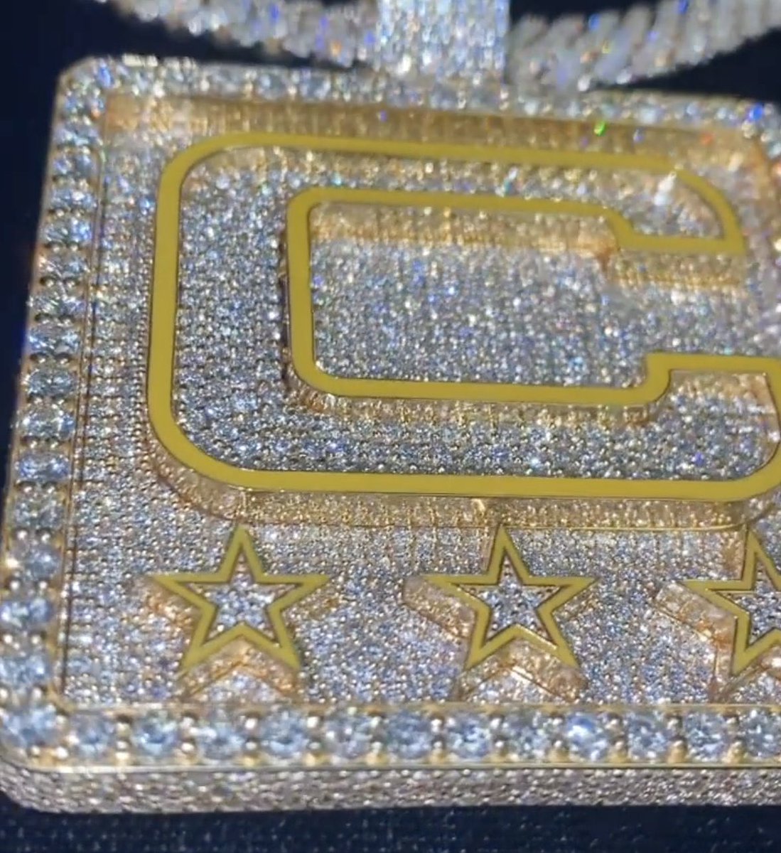 TylerDBrooke's tweet photo. Unless the Detroit Lions made custom rings for a team with zero playoff wins this season, Za’Darius Smith has now custom made:

-A captain necklace after not being named a captain.

-A championship ring after going 0-1 in the playoffs with Detroit. https://t.co/Za0XFdMvaU