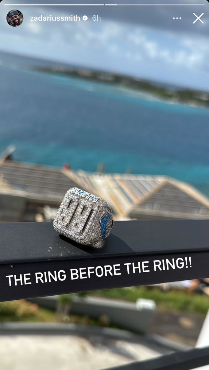 TylerDBrooke's tweet photo. Unless the Detroit Lions made custom rings for a team with zero playoff wins this season, Za’Darius Smith has now custom made:

-A captain necklace after not being named a captain.

-A championship ring after going 0-1 in the playoffs with Detroit. https://t.co/Za0XFdMvaU