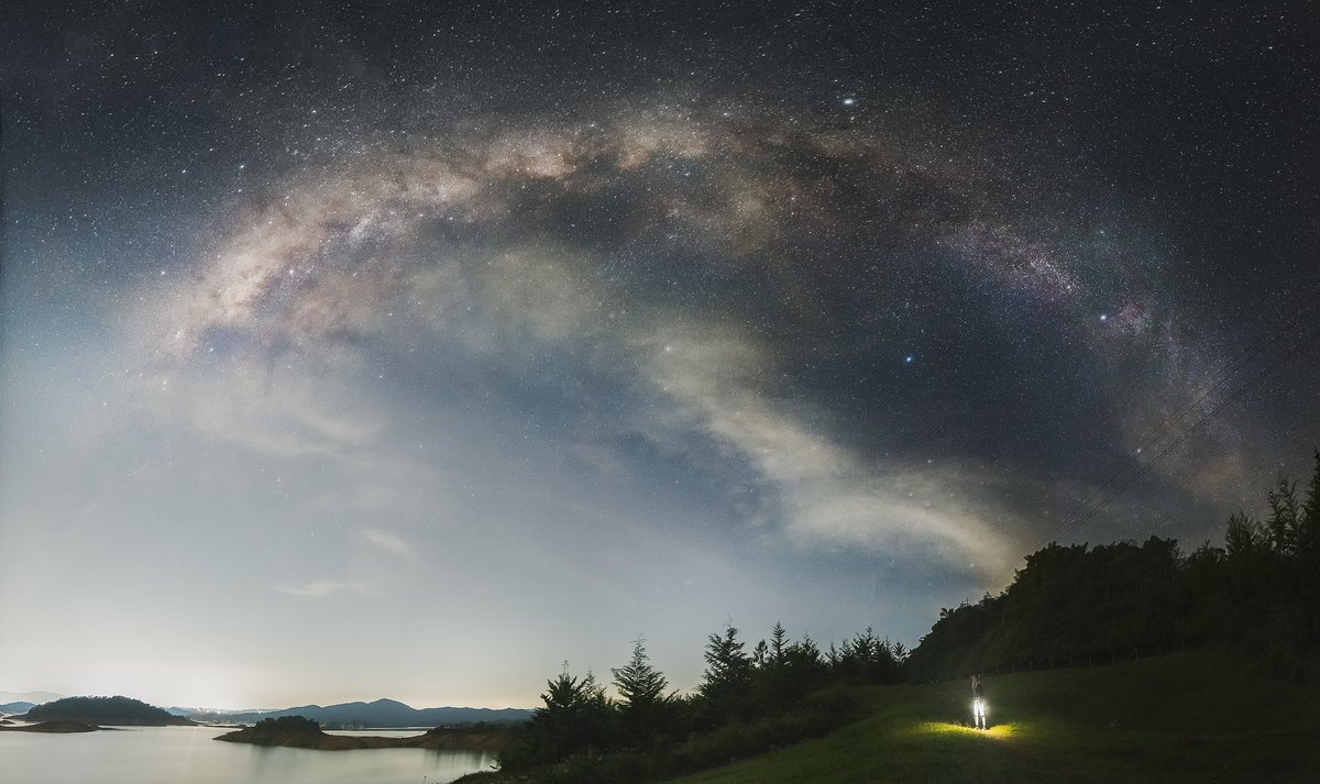 JuanDQuintero01's tweet photo. VIA LACTEA
Tenía esta panorámica guardada pero sin unir y revelar, el arco galáctico de agosto desde Guatapé
12 fotografías para lograr dos pisos de panorámica y poder abarcar cielo y tierra! https://t.co/M4sebhryni