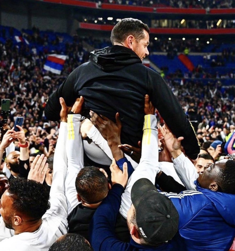 AlexRibeiro_T's tweet photo. Ne pleure pas parce que c'est fini, souris parce que c'est arrivé. https://t.co/9JRyl8KGB1