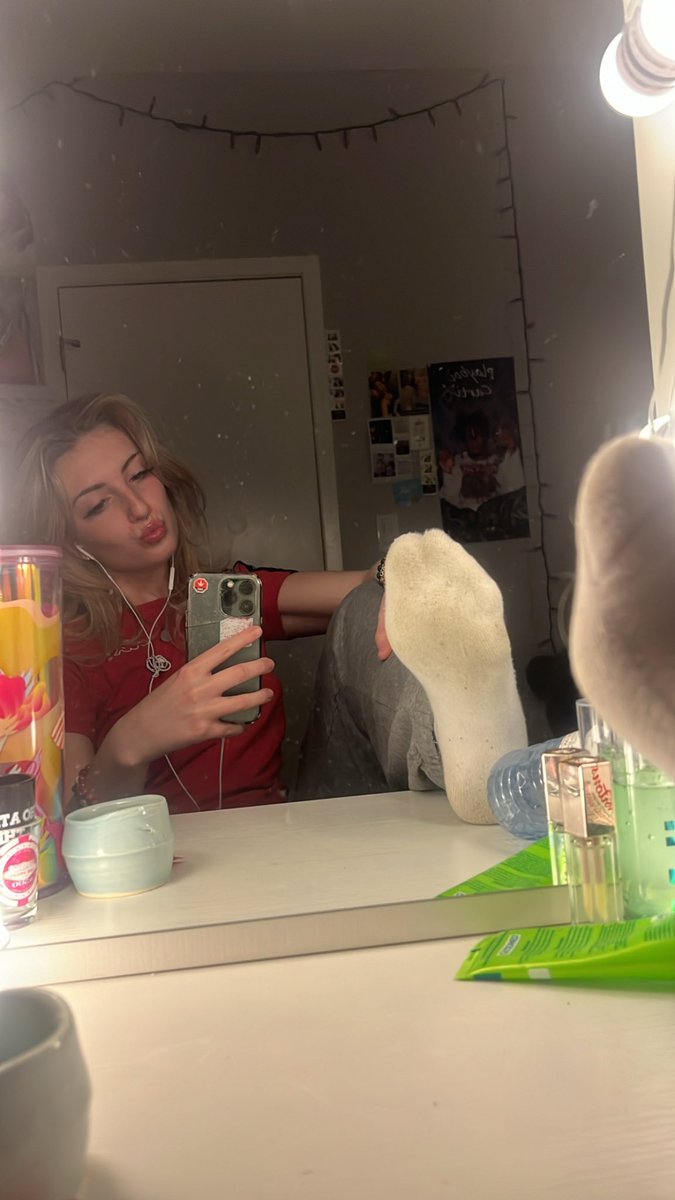 back from the gym and decided to keep the socks on after changing 🙈