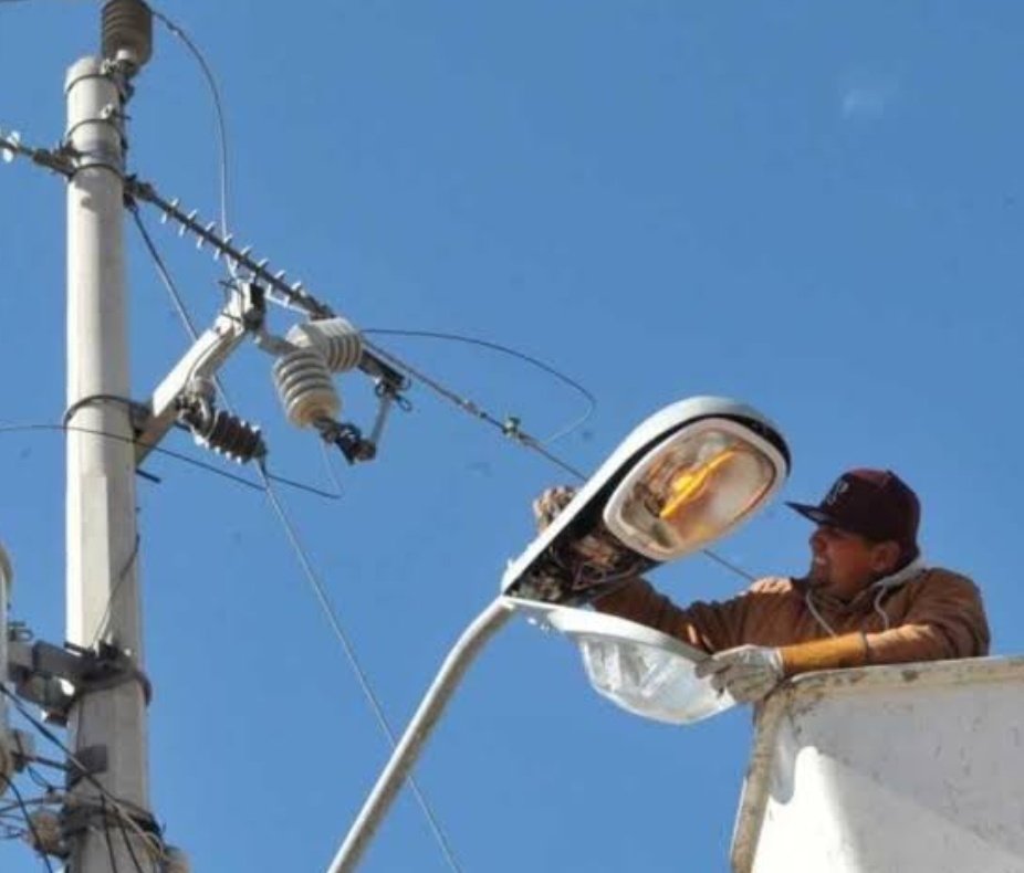 ZonaSegPuebla's tweet photo. ME AYUDAS A COMPARTIR?
URGE CAMBIAR DE POSTE DE ALUMBRADO ESTA POR COLAPSAR
AVENIDA SAN FELIPE NUMERO 20
EN EL RESIDNCIAL DEL VALLE 
NUMERO DE POSTE 03682
LUNES 27 DE ENERO
ESTA MUY CORROIDO Y PODRIA COLAPSAR CON UN VIENTO FUERTE
URGE @pepechedrauimx @PueblaAyto @ClementeGomezM https://t.co/R2xtvX4KES