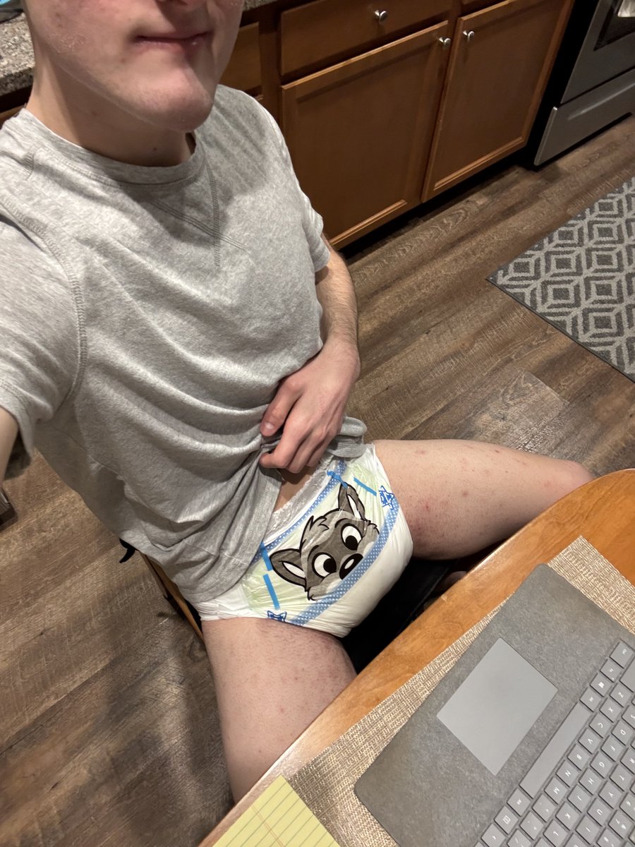 My classmates wonder how I never need a potty break. I wonder why 🧐

#diaper #diaperboy #ABDL