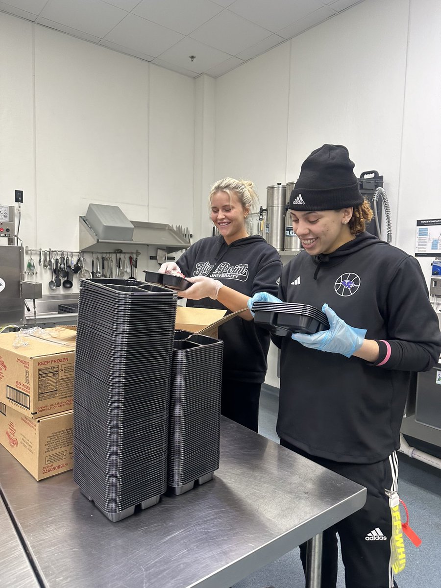 HPUWBB's tweet photo. Helped package meals for Hopefulls to end childhood hunger one elementary school at a time🫶🏻

#H3U x #GoHPU https://t.co/20SWMiCUWx