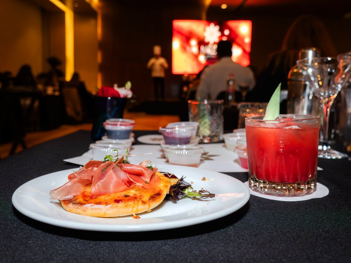 ms_milenium's tweet image. Deleita a tus invitados con una mágica degustación de bebidas 🍷🍸

Vive la experiencia de la mano de nuestros Chefs 👨‍🍳👩‍🍳
Paquete disponible para eventos sociales y empresariales

Solicita tu cotización en esta liga:
hotelesmilenium.typeform.com/MSposts