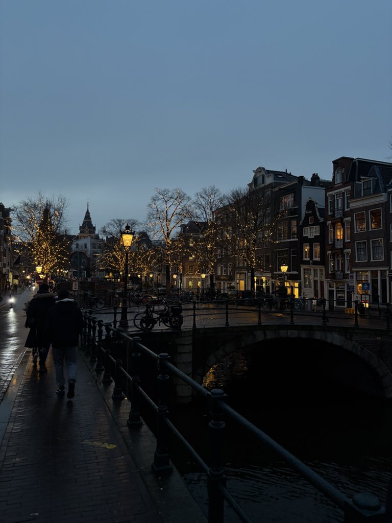 deelaaveegaa's tweet photo. amsterdam https://t.co/756oXrgGi5