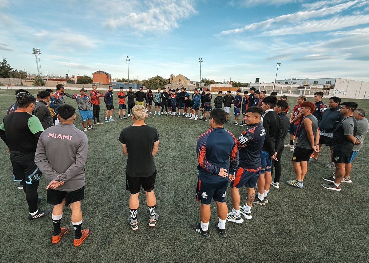 PrensaUSMA's tweet photo. ACTIVAMOS PRETEMPORADA 2025 🔛⚽️🏟️

Este lunes comenzó la pretemporada 2025 para los planteles de Primera división y Reserva

#VamosUSMA #SomosUSMA https://t.co/WXumdusxqD