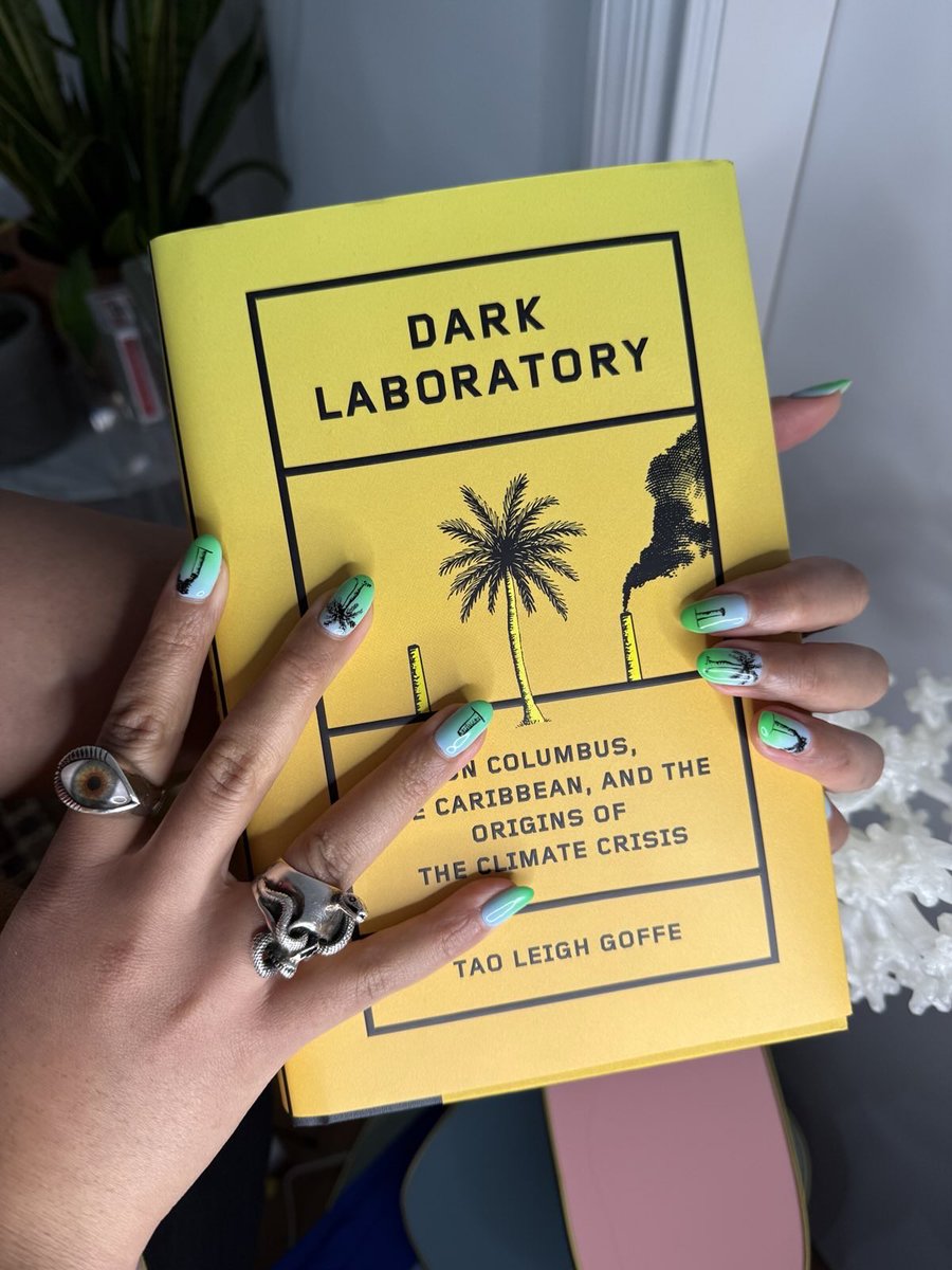 taoleighgoffe's tweet photo. My book launch wouldnβt be complete without the #DragonBabyBookTour π©΅π²π mani π
πΎby my friend the incomparable Ashmita!! π³π΅#DarkLaboratory the book is here. #BookNails Handpainted with precision. https://t.co/UWDKj8CEbJ