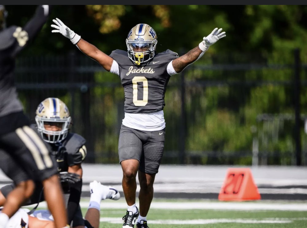 Quin_9k's tweet photo. HAD A GREAT CONVERSATION WITH @coachcarrollHPU AND IM BLESSED TO RECEIVE ANOTHER OFFER FROM HOWARD PAYNE‼️ @CoachPerez48 @KevinJCEO @NDallasFootball @CoachMcCoy7 @coach @BulldogsRBcoach #AGTG🙏🏾 https://t.co/6HmV058i1d
