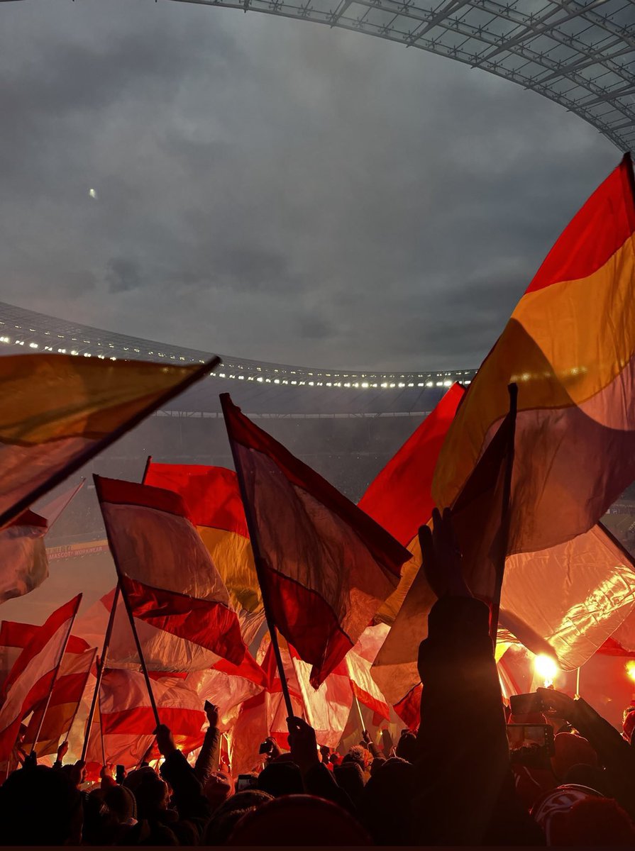 fcunion_arg's tweet photo. @barrabrava_net “Hombro con hombro por la Unión de Hierro
Duros son los tiempos y duro es el equipo
Por eso ganamos con la Unión de Hierro" https://t.co/HcJpyPg3Gi