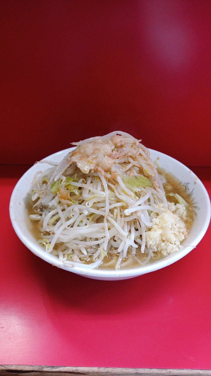 nobu_mm's tweet photo. ラーメン二郎 三田本店に行き、小ラーメン野菜大蒜脂で、安定して大変満足な一杯でした。 https://t.co/5gbMk4SizP