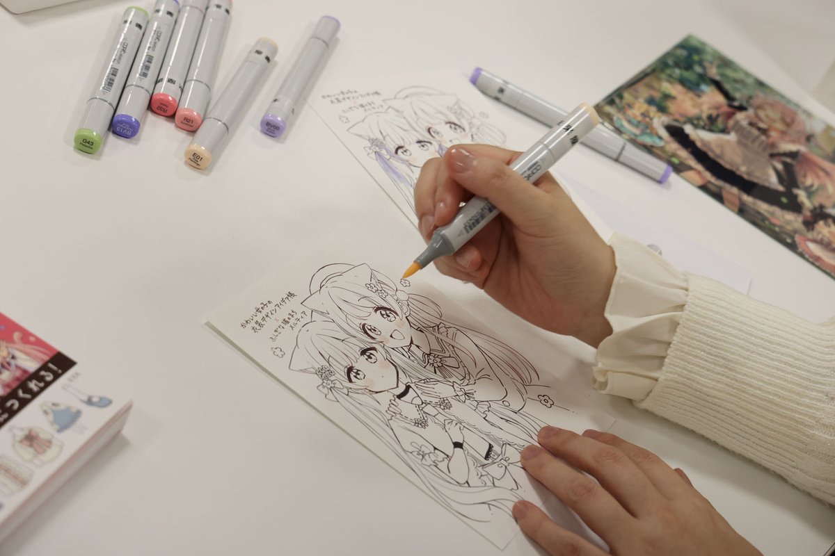 pictures_web's tweet image. イラストレーター佐倉おりこさんのインタビュー記事を公開しました。新刊「かわいい女の子の衣装デザインアイデア帳」について伺っています。
かわいさアップ!デザイン点数アップ!カタログとしての実用性を向上!:佐倉おりこさんインタビュー
@sakura_oriko