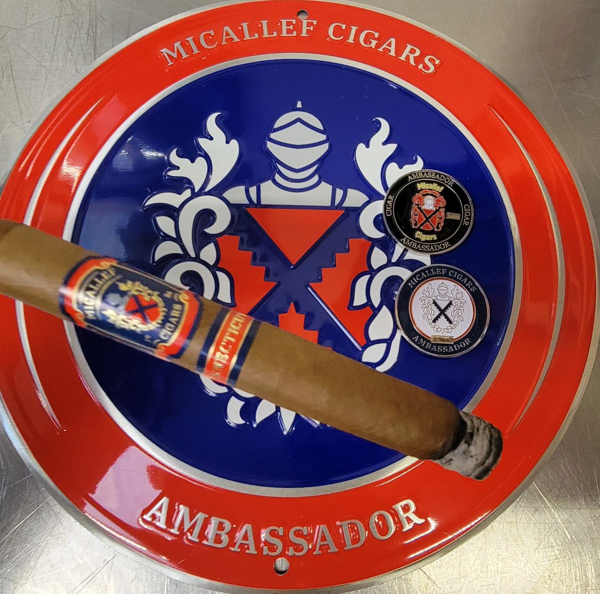 roadracer063's tweet photo. Steve Toth 🏰🏁 is smoking Micallef Connecticut. Rated with thumbs up! https://t.co/hJHmiDUIRE
Happy Micallef Monday Dojoverse! #fridayeveryday ❤️🔥💨😎🏰🏁 https://t.co/8VFtZcN9G3