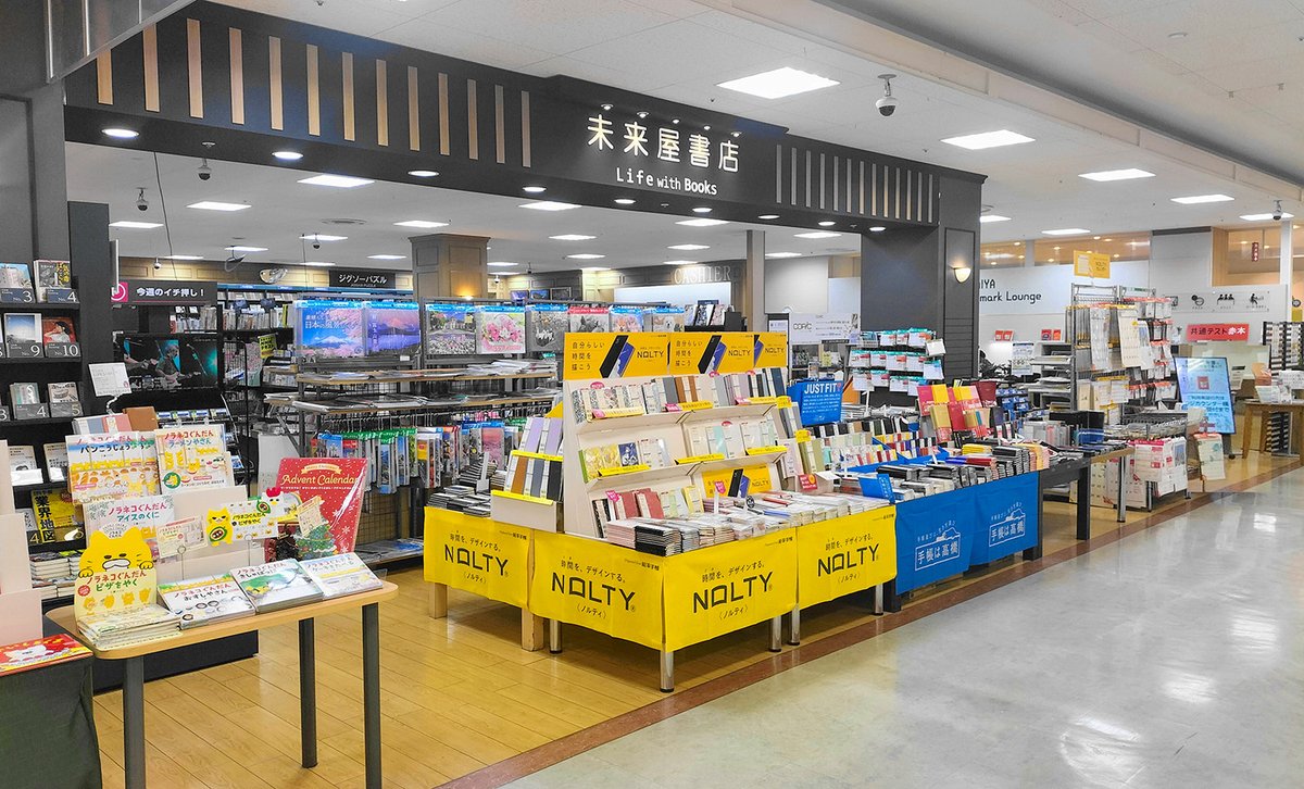 pictures_web's tweet photo. @sakura_oriko 佐倉おりこさんの取材は未来屋書店 南砂店ではコワーキングスペース「MIRAIYA Bookmark Longe 南砂店」で行いました。このスペースのコピックプランは、基本料金＋オプション料500円で、コピック358色が使い放題。コピックを試してみたいイラストレーターには超オススメです @Minamisuna2021 https://t.co/ICj9Qx2zNd