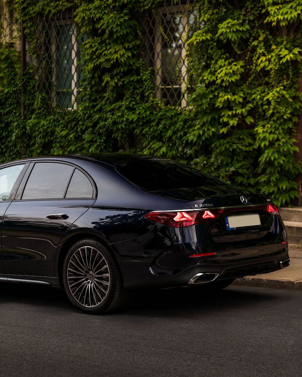SytnerMB's tweet image. Like the constellations in the sky, this E-Class knows how to shine 🌌

#MercedesBenz #EClass
