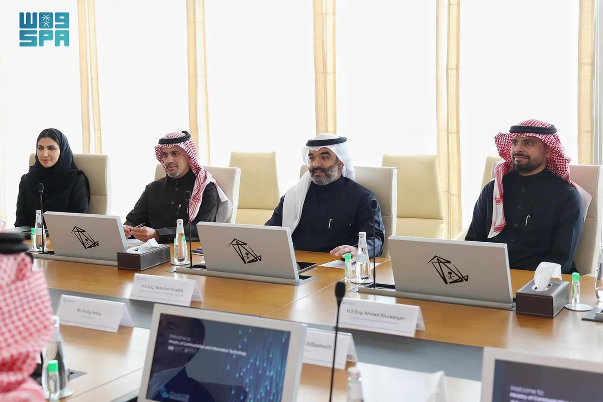 SPAeconomic's tweet photo. السواحه يستقبل الرئيس التنفيذي لشركة أمازون لتوسيع آفاق الحوسبة السحابية والذكاء الاصطناعي في المملكة.
https://t.co/mywckFh2FC
#واس_اقتصادي https://t.co/3vrctDMBWZ