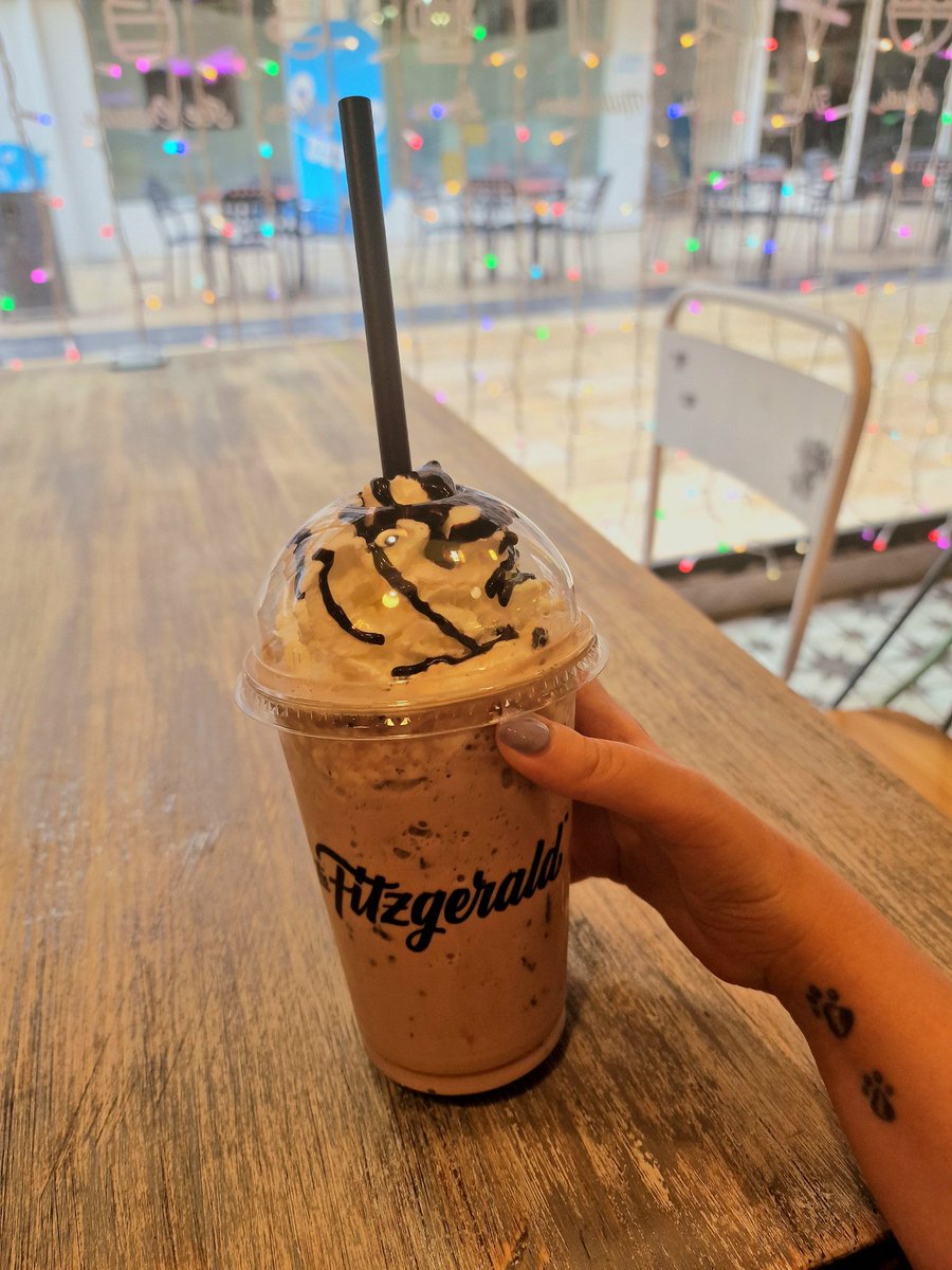 Isabela_Tulcram's tweet photo. Tardes dulces. 😋 https://t.co/DrgRPoj3ju
