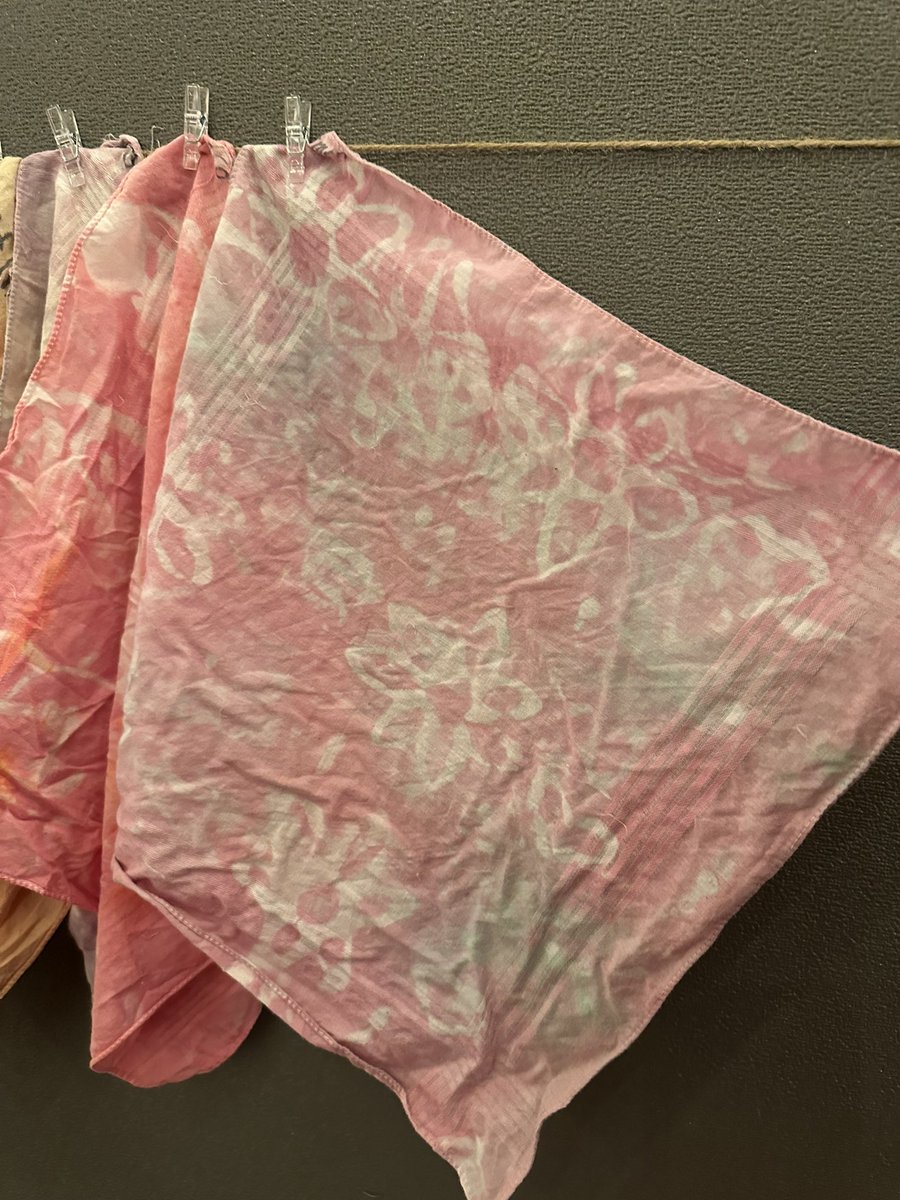 🎨Mrs.Young’s Art Class🎨 (@mrsyoungcreates) on Twitter photo Check out these beautiful Batik scarves our 4/5 SLC students made. We had to keep refining the process last week due to schedule changes, but boy the finished pieces were so worth the wait! ❤️ <a href="/GutermuthES/">Gutermuth Elementary</a> #art #wearableart Check out these beautiful Batik scarves our 4/5 SLC students made. We had to keep refining the process last week due to schedule changes, but boy the finished pieces were so worth the wait! ❤️ <a href="/GutermuthES/">Gutermuth Elementary</a> #art #wearableart