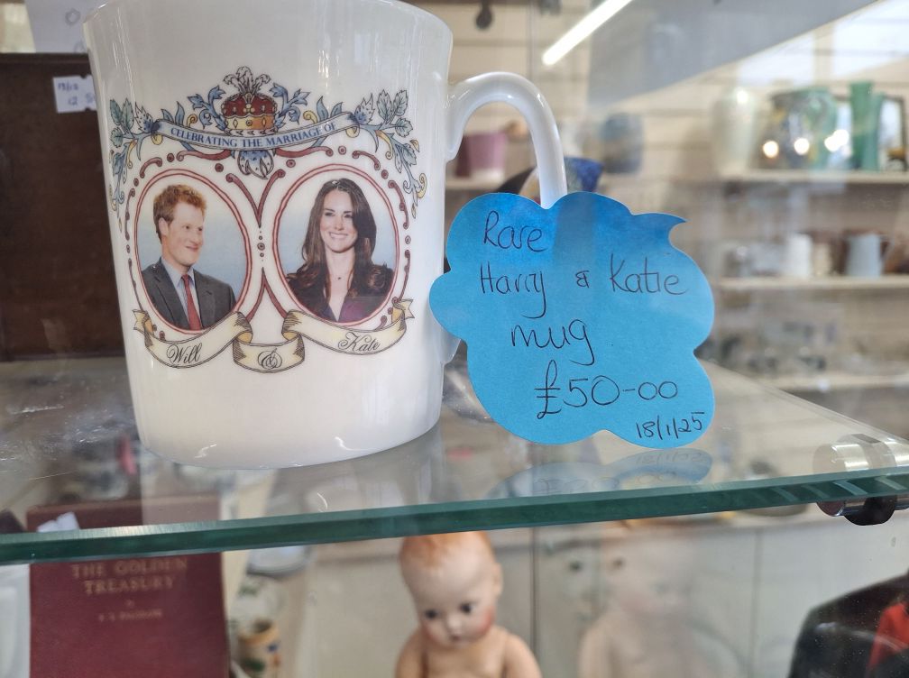 AdelaEdithDarcy's tweet image. How mad do you think Meghan will be? @AnastasiaRoya20 @freedom_007__ @TribesBritannia @princessmarkled @MrMrsHenryWales @hrrysgreysuit @MeghansTowel @MeghansMole @unreMARKLEble