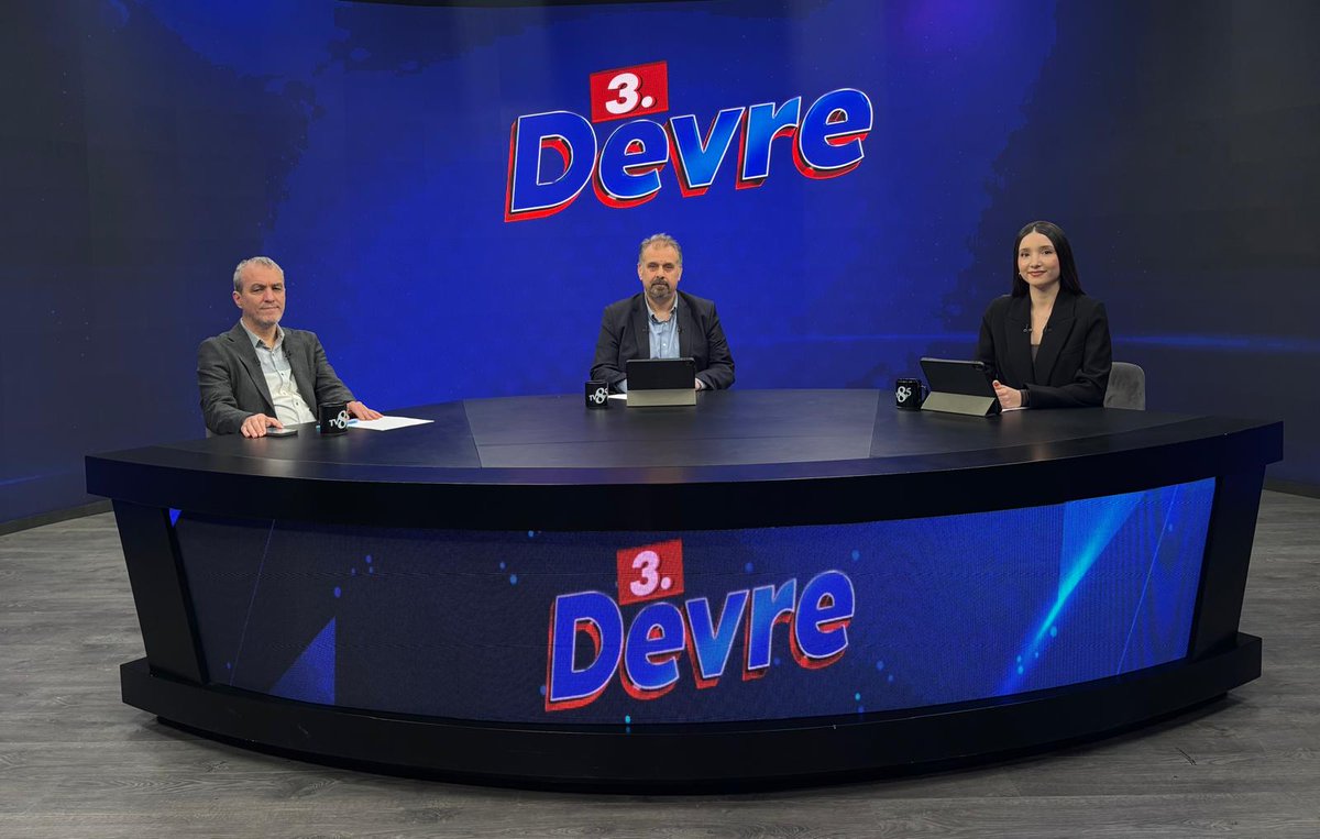 TV8Bucuk's tweet photo. Altan Tanrıkulu ve Mehmet Özkan yorumluyor, Merve Al sunuyor. 3. Devre şimdi TV8,5'ta başlıyor. #TV8Bucuk #3Devre https://t.co/DlkxKCiXoU